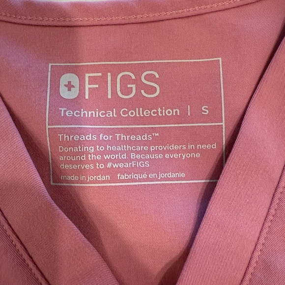 Figs Chalk Pink V-Neck Scrub Top size Small - Picture 2 of 5
